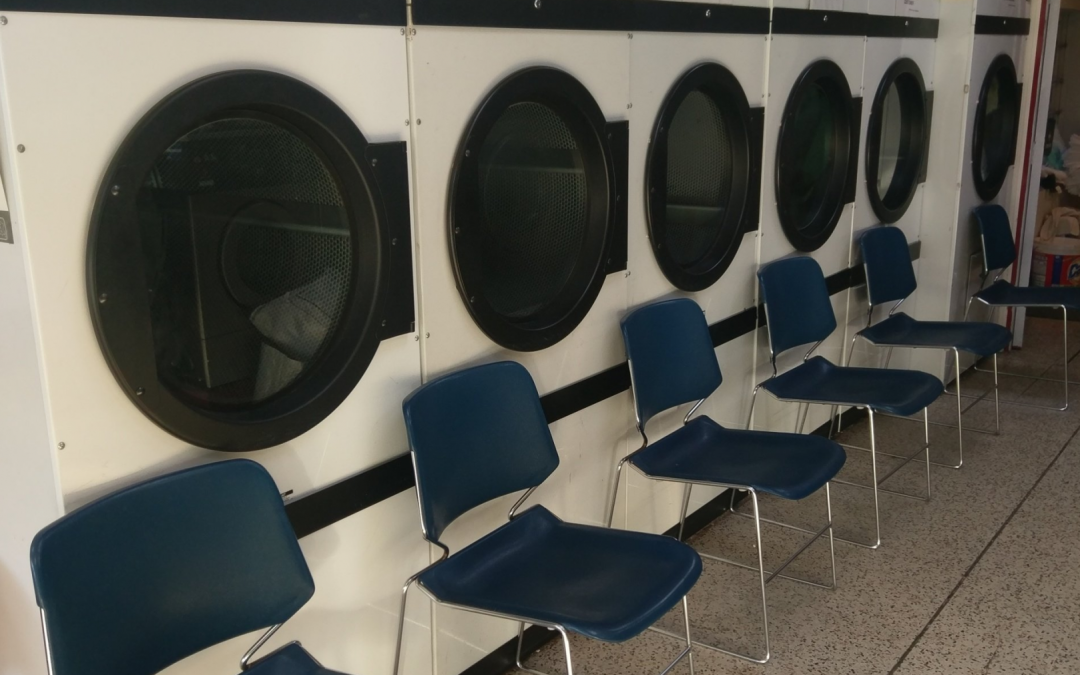 How to Do Laundry Efficiently at a Launderette: A Practical Guide